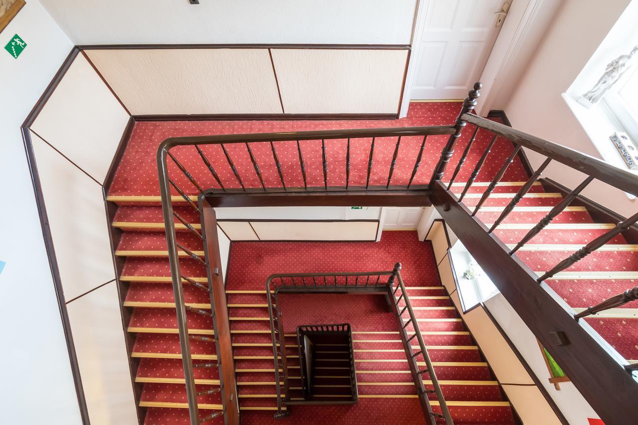 Hotel Mettlacher Hof ภายนอก รูปภาพ